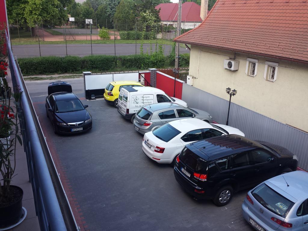 Отель Box Vendeghaz Nagykata Экстерьер фото